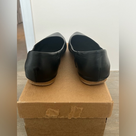 Black Coach & Four Juliette Flats - Picture 4 of 6